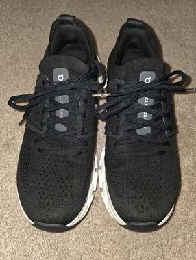 Men's On Cloudswift 3 size 8 black and white